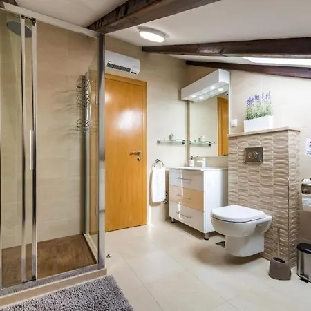 بيت للعطل Family Friendly House With A Swimming Pool Orasac, Dubrovnik - 27837 *